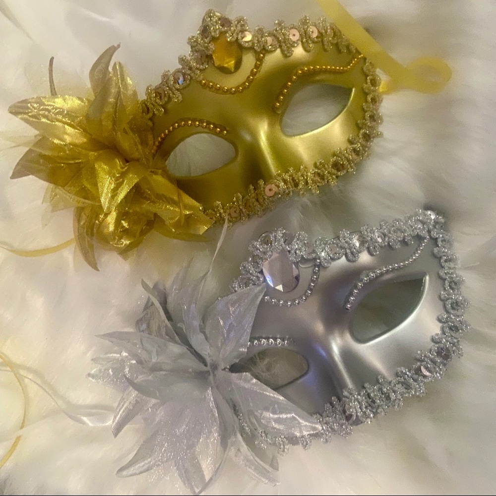 ✨MYSTIQUE✨MOLDED PLASTIC GOLD OR SILVER MASK - Picture 11 of 15